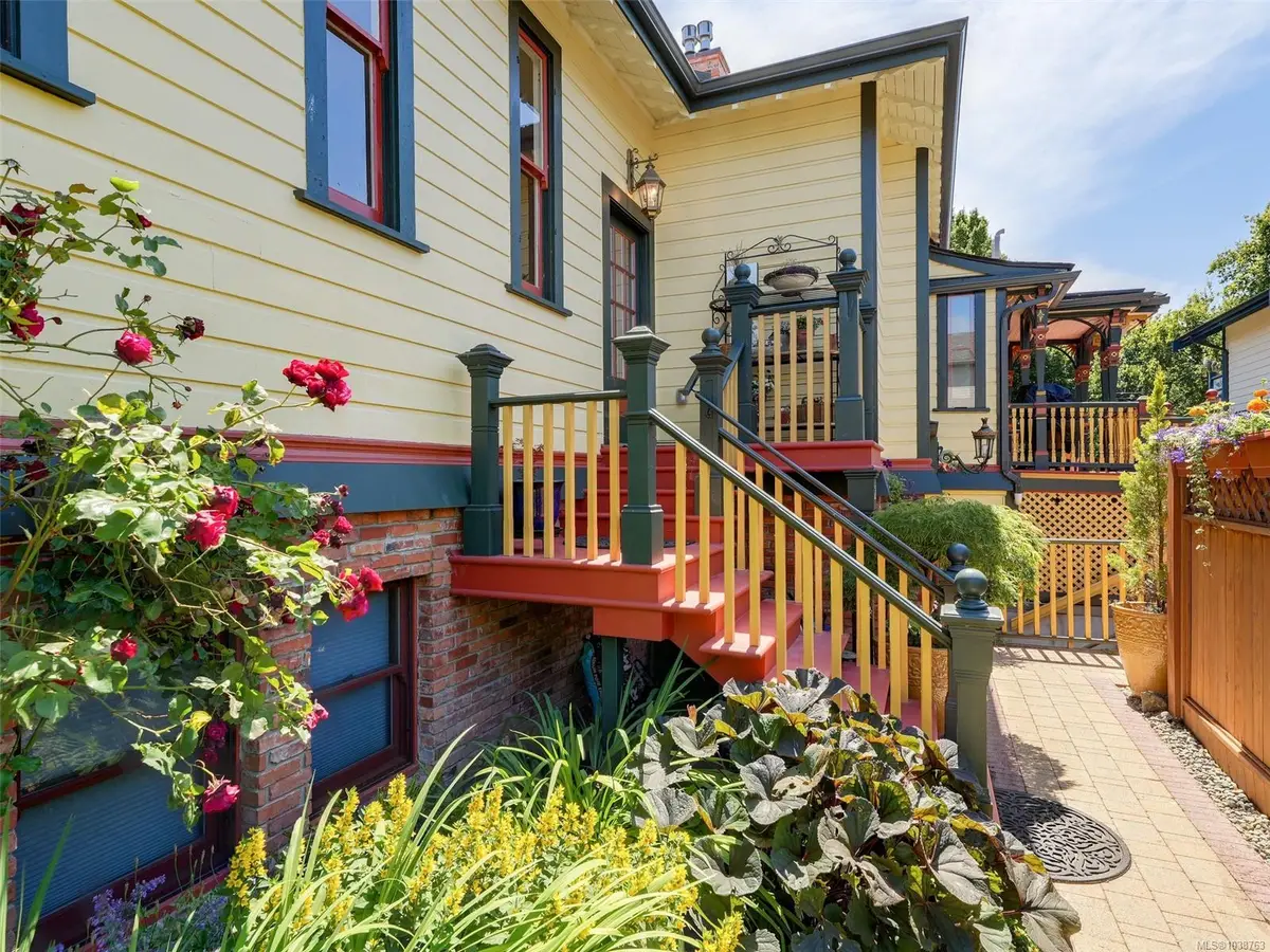 224 Superior St #2, Victoria BC V8V 1T3