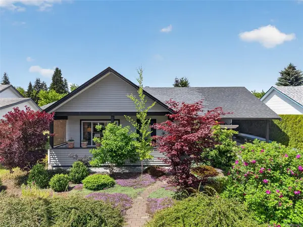 3305 Ninth St, Cumberland BC V0R 1S0