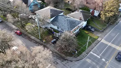 3176 Balfour Ave, Victoria BC V9A 1S1