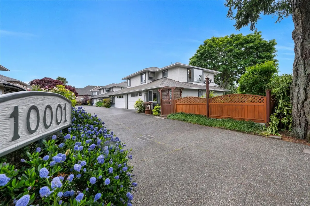 10001 Fifth St #1, Sidney BC V8L 2X8