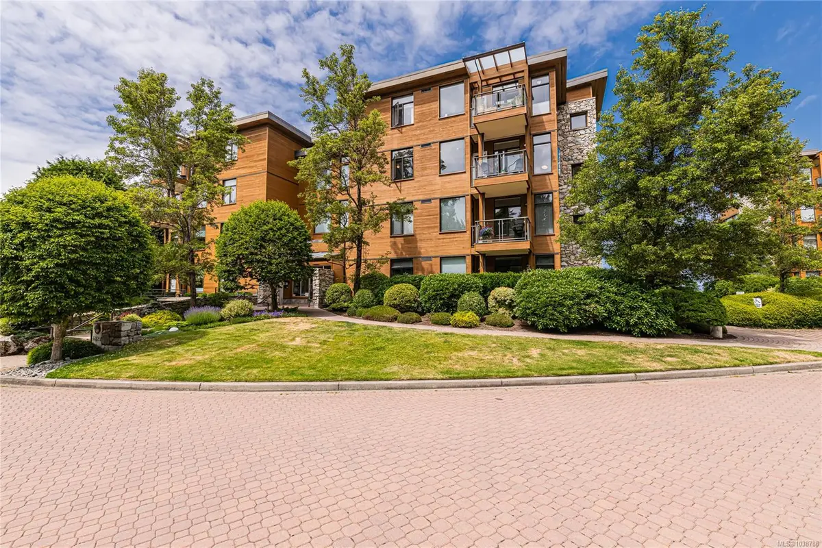 5327 Cordova Bay Rd #403, Saanich BC V8Y 2L3