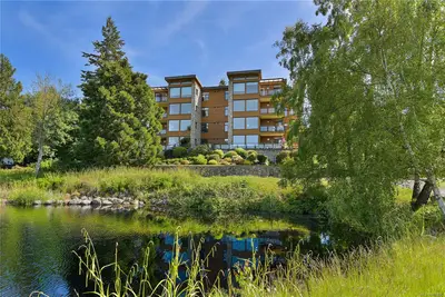 5327 Cordova Bay Rd #403, Saanich BC V8Y 2L3