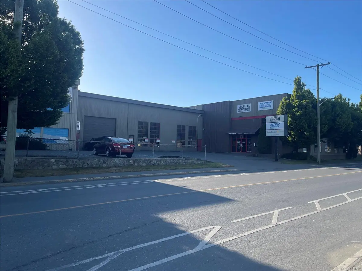 2745 Bridge St, Victoria BC V8T 4T1