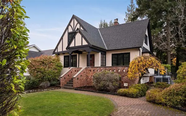 5208 Del Monte Ave, Saanich BC V8Y 1X2 - 4 bed, 3 bath in Saanich