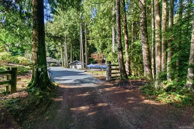 324 Chester Rd, Qualicum Beach BC V9K 1B9