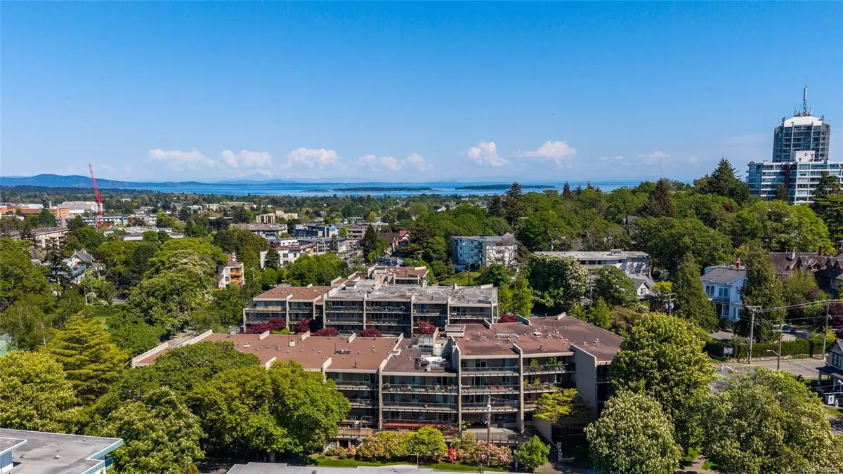 1419 Stadacona Ave #205, Victoria BC V8S 5J3