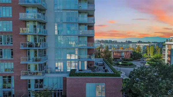 83 Saghalie Rd #303, Victoria BC V9A 0E7