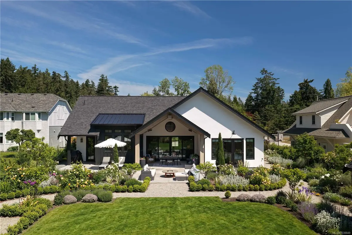 839 Clayton Rd, North Saanich BC V8L 5M3