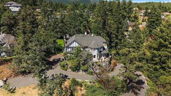 405 Coralee Pl, Langford BC V9B 6C4 - 5 bed, 5 bath property for sale in Langford