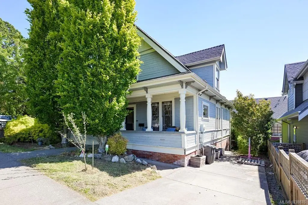 847 Carrie St, Esquimalt BC V9A 5R5