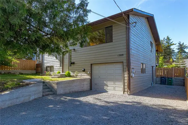 1389 Hastings St, Saanich BC V8Z 2W6 - 3 bed, 3 bath property for sale in Saanich