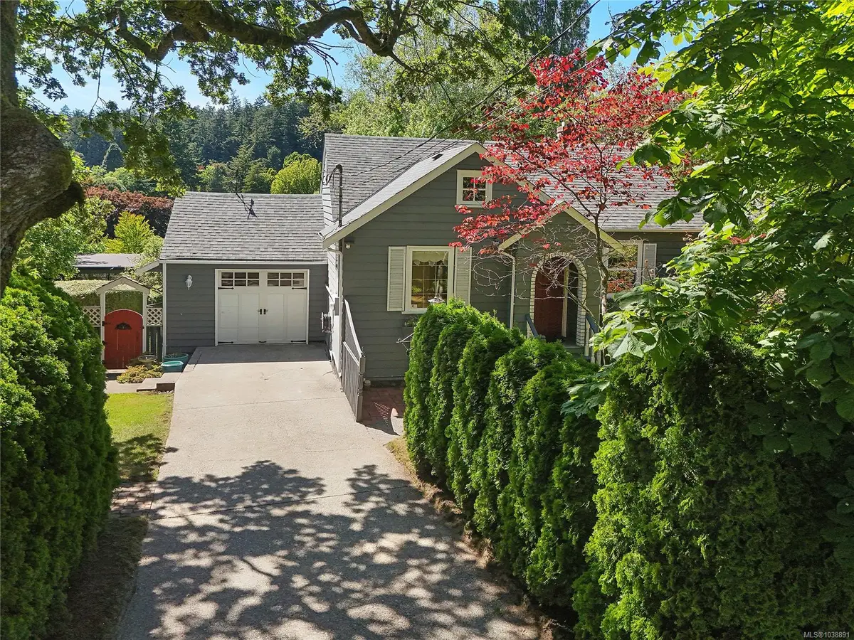 4296 CEDAR HILL Rd, Saanich BC V8N 3C5