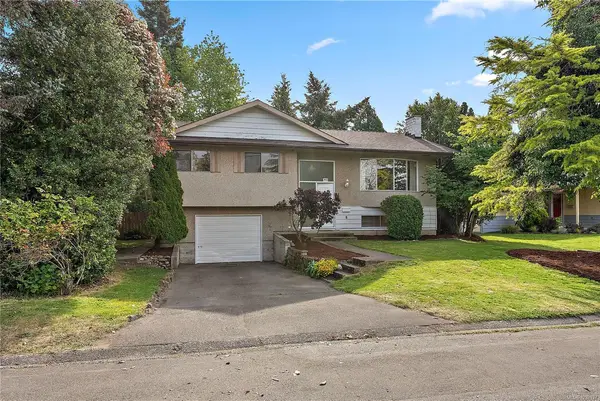 3955 Emerald Pl, Saanich BC V8P 4T8