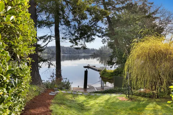 66 Kingham Pl, View Royal BC V9B 1L8 - 3 bed, 3 bath property for sale in View Royal