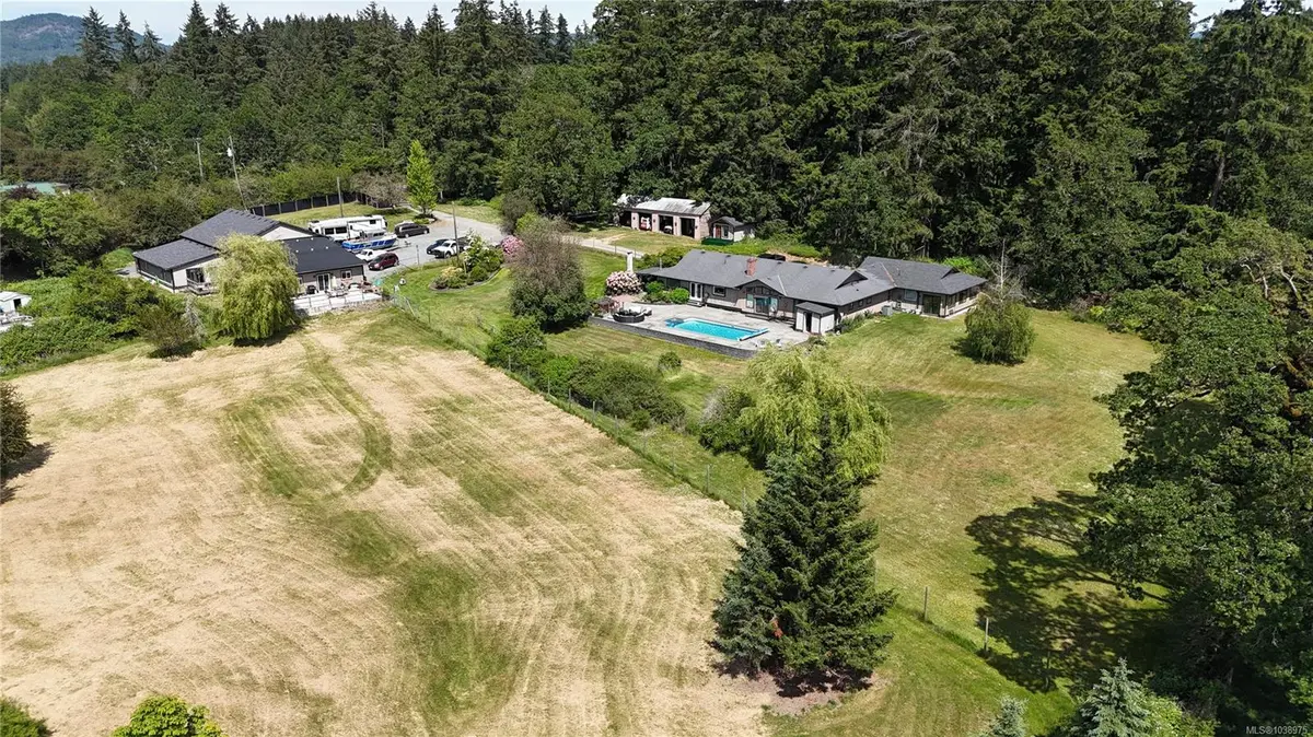 2440 Roome Rd, Duncan BC V9L 4L2