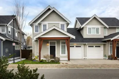 2034 Seawind Way, Sidney BC V8L 0C4