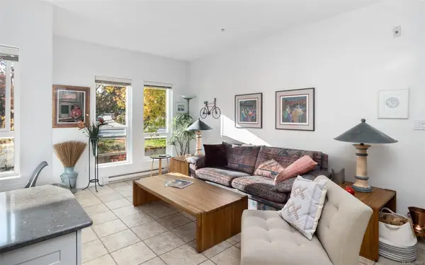 3915 Carey Rd #201, Saanich BC V8Z 4E3 - 2 bed, 2 bath in Saanich