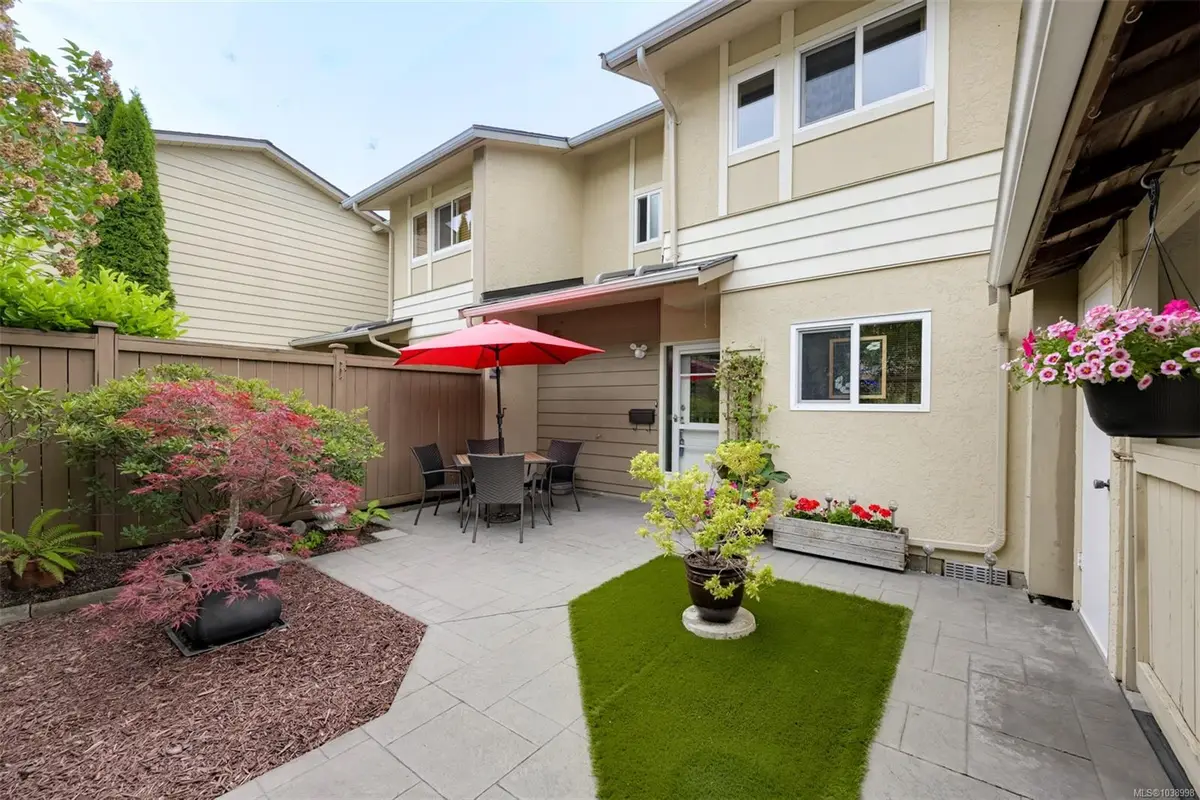 3981 Nelthorpe St #11, Saanich BC V8X 3Z2