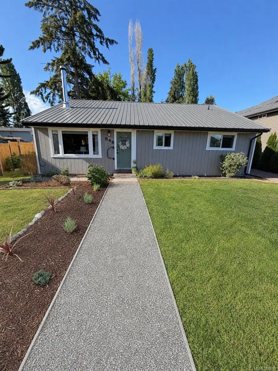 548 Nova St, Nanaimo BC V8P 4J1