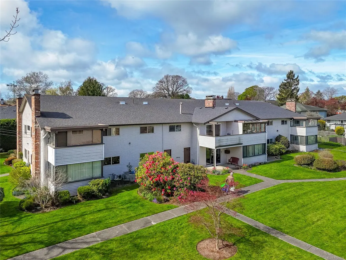 3160 Irma St #205, Victoria BC V9A 1S8