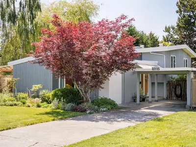 4016 Oberlin Pl, Saanich BC V8N 3R5
