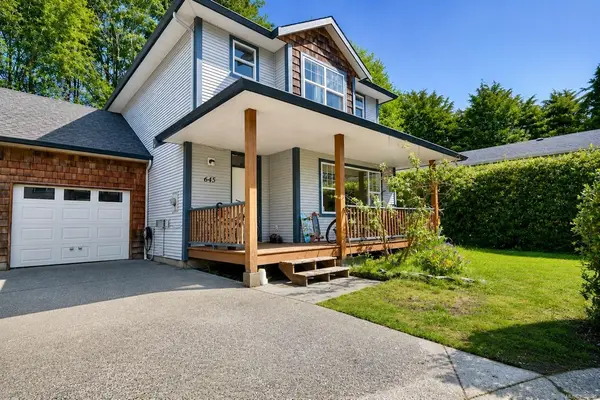 645 Shore Pine Cres, Tofino BC V0R 2Z0 - 3 bed, 3.0 bath in Tofino
