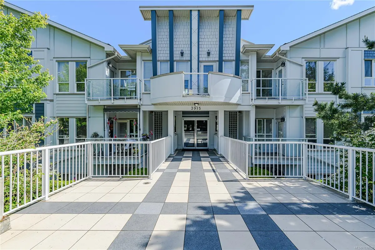 3915 Carey Rd #205, Saanich BC V8Z 1Z6