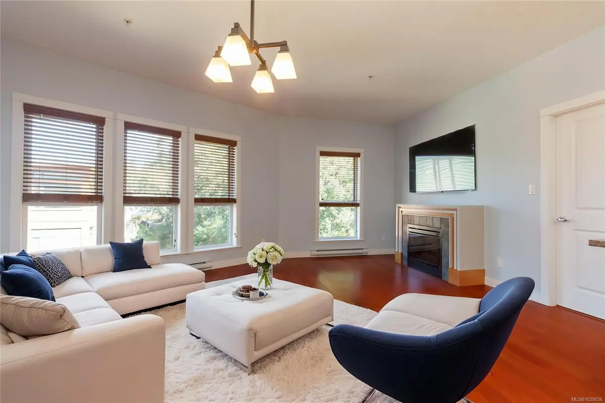 101 Nursery Hill Dr #407, View Royal BC V9B 1H5