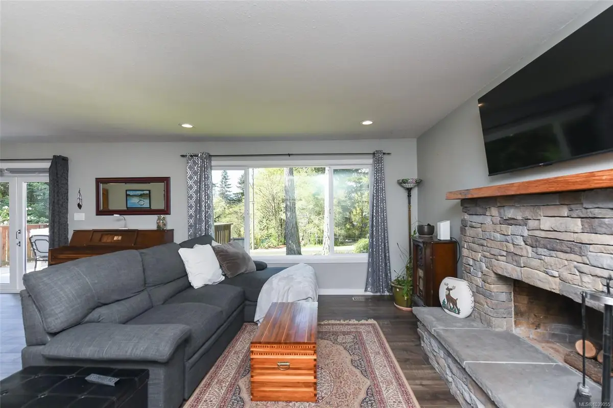 280 Glacier View Dr, Comox BC V9M 1G5