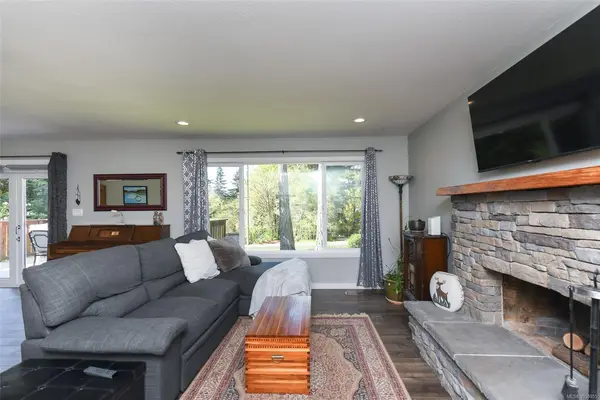 280 Glacier View Dr, Comox BC V9M 1G5 - 3 bed, 2.0 bath in Comox