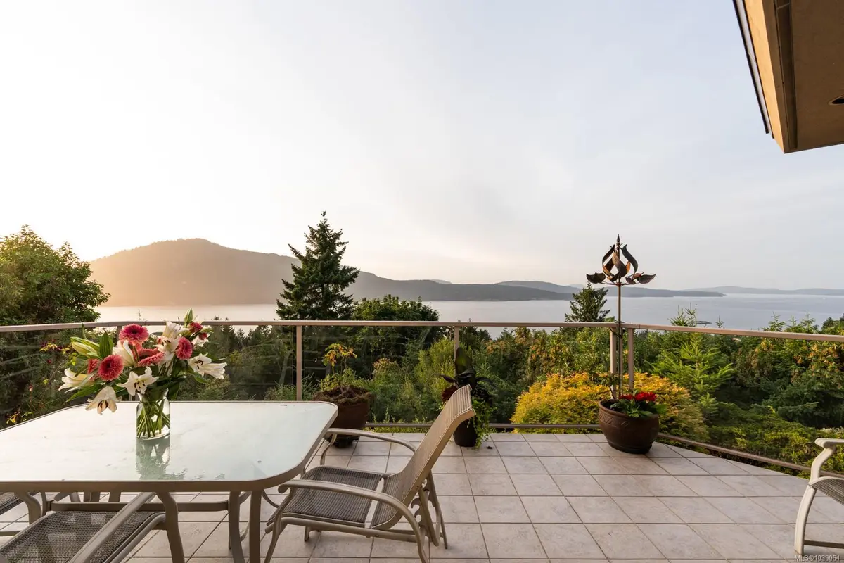 11406 Sycamore Dr, North Saanich BC V8L 5J9