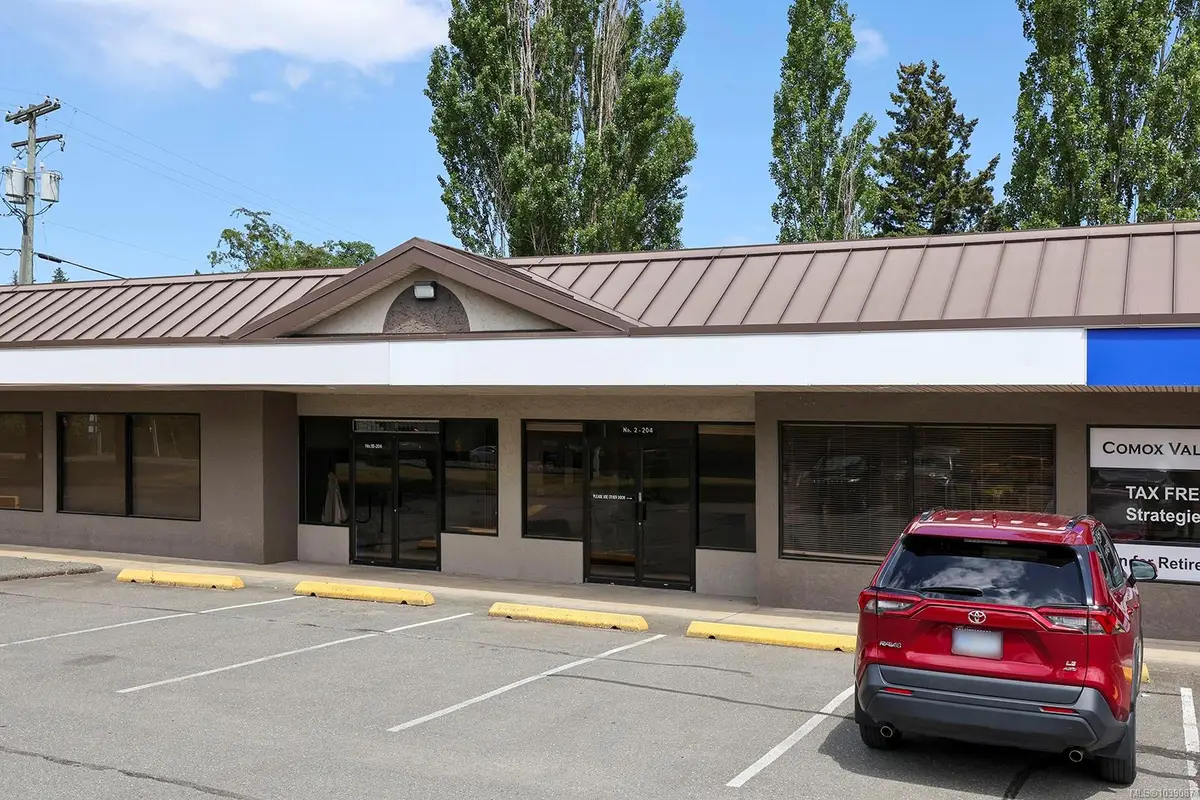 204 Island Hwy N #2, Courtenay BC V9N 3P1