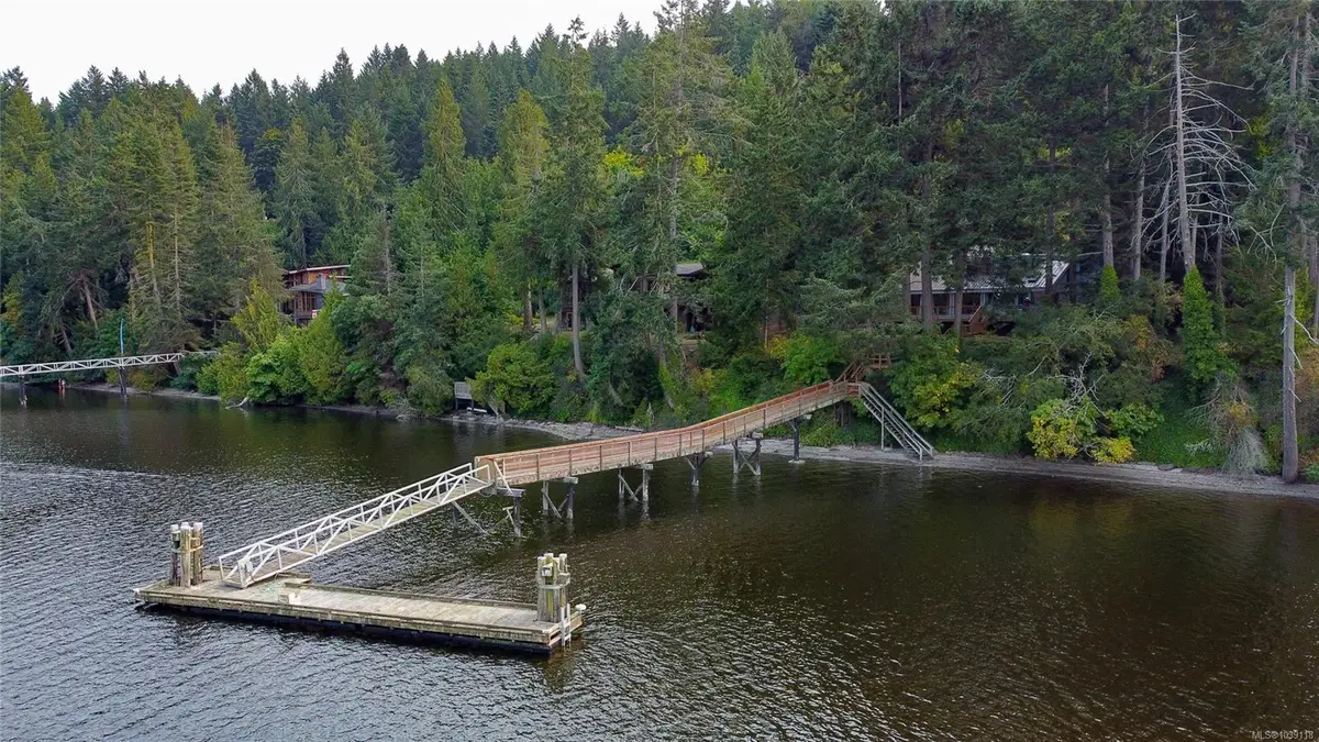 122 Ontario Pl, Salt Spring BC V8K 2L5 — Pending Sale in Salt Spring