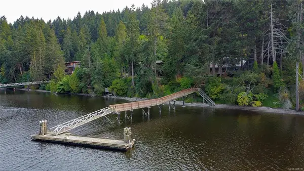 122 Ontario Pl, Salt Spring BC V8K 2L5 - 2 bed, 3 bath property for sale in Salt Spring