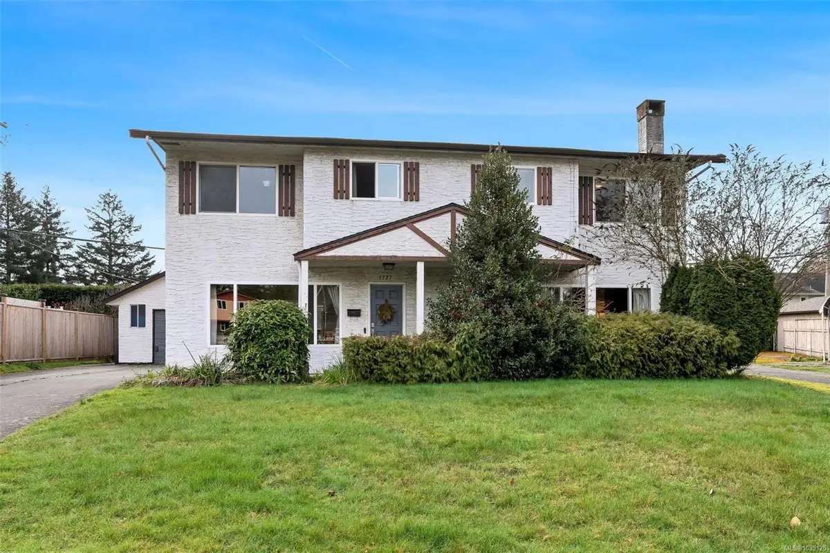 1725/1727 Ashdale Pl, Saanich BC V8N 1P1