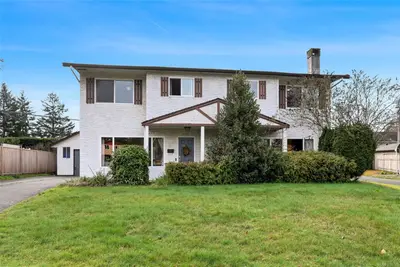 1725/1727 Ashdale Pl, Saanich BC V8N 1P1