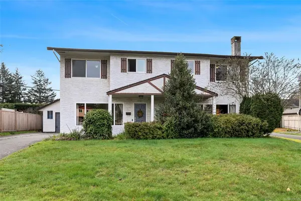1725/1727 Ashdale Pl, Saanich BC V8N 1P1