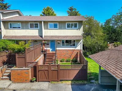 1022 Falmouth Rd, Saanich BC V8X 3A5