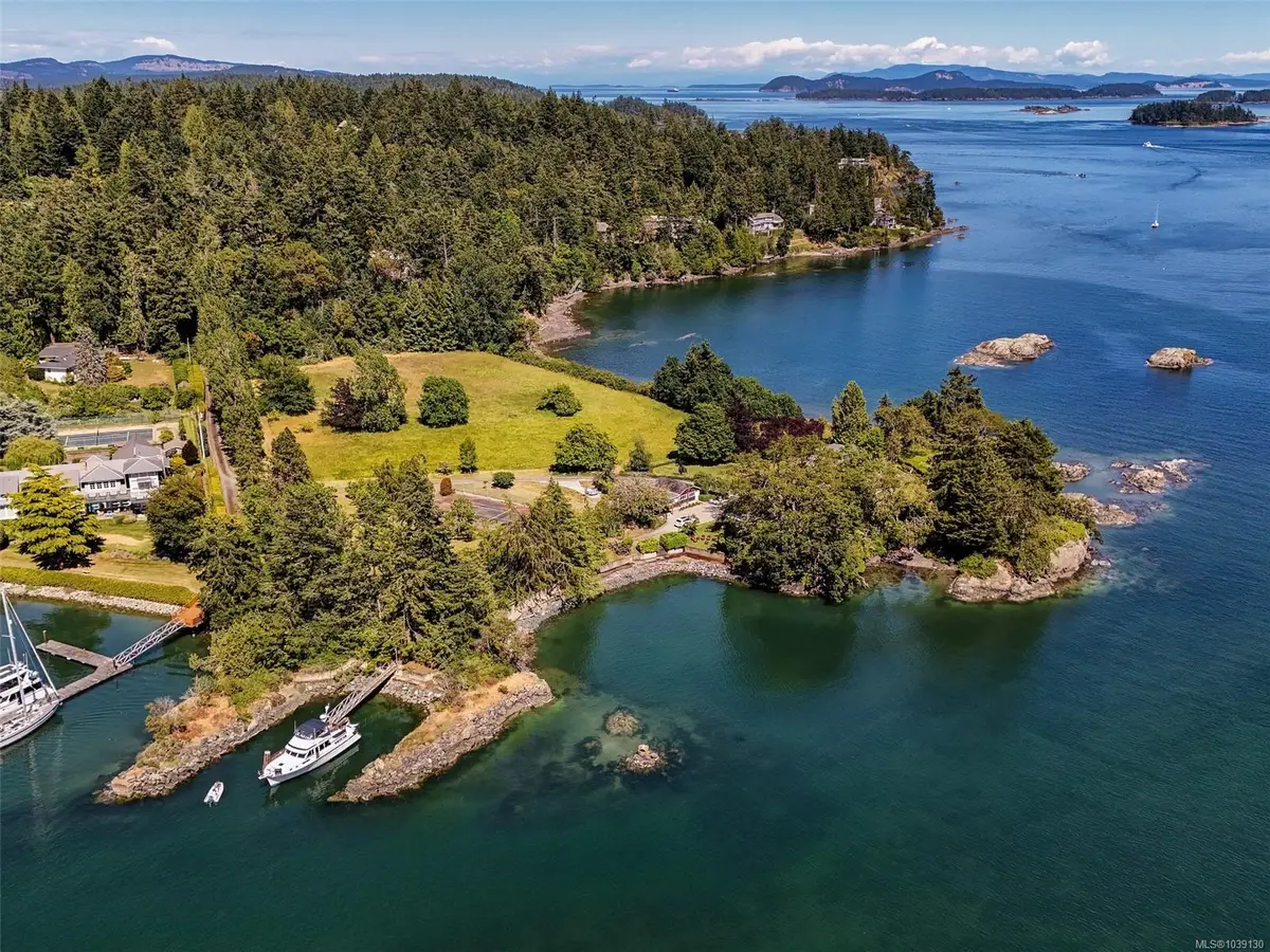 10814 Beach Rd, North Saanich BC V8L 5H6