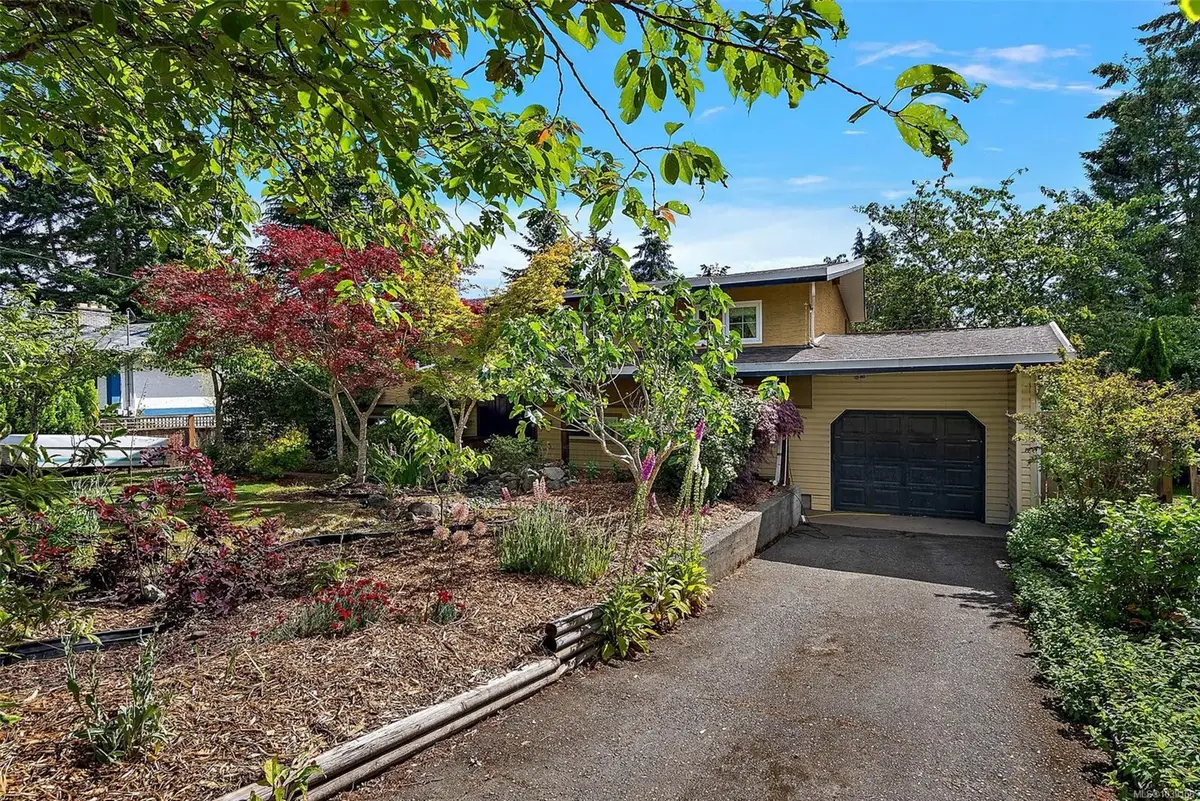 6395 Sunnyslope Dr, Central Saanich BC V8Z 5Y4