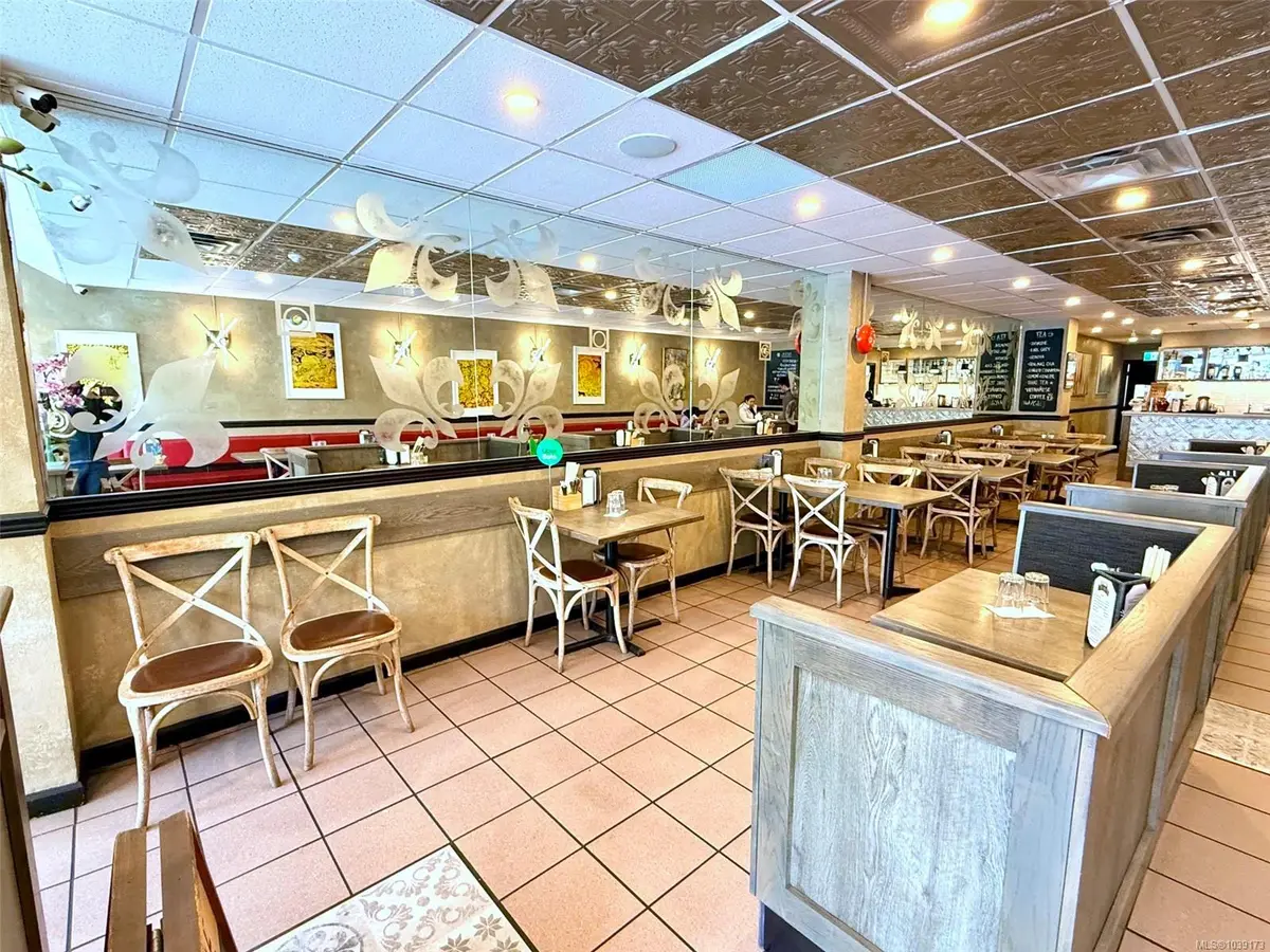 915 Fort St, Victoria BC V8V 3K3