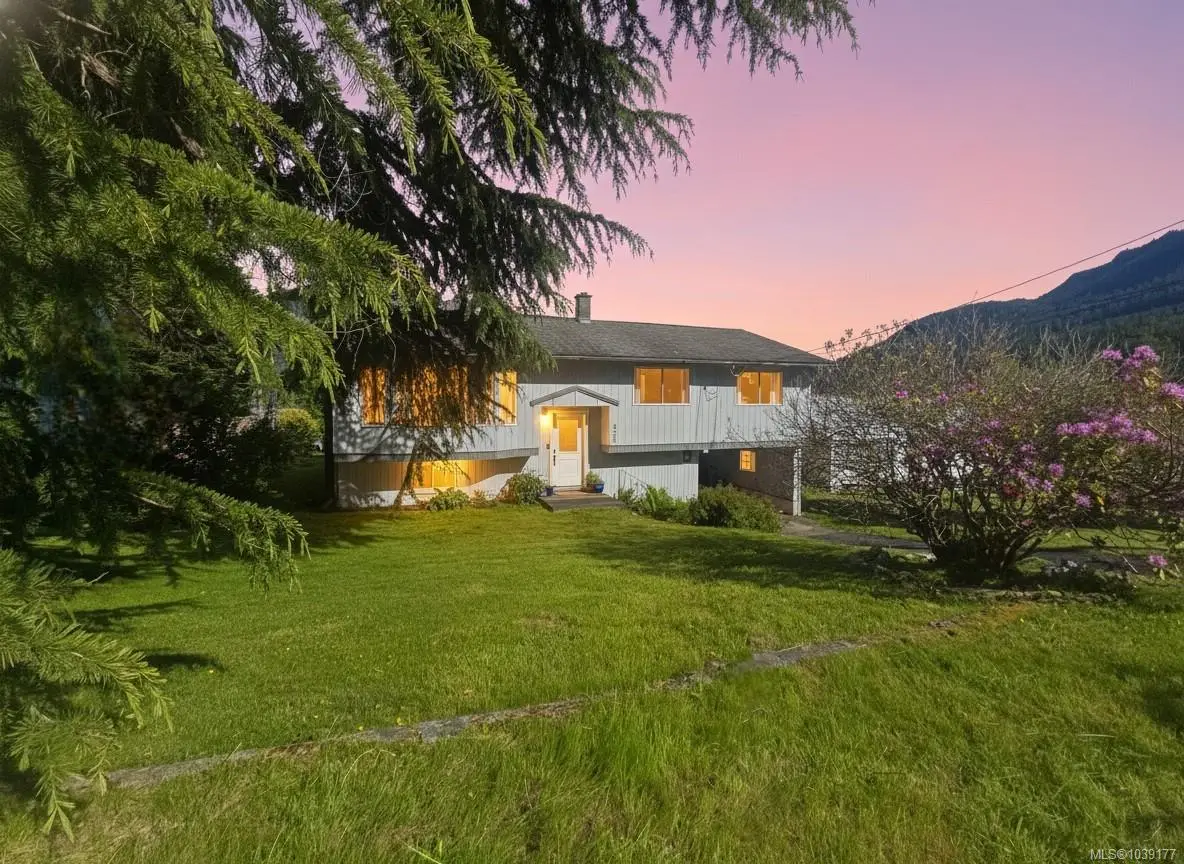 221 Spar St, Sayward BC V0P 1R0