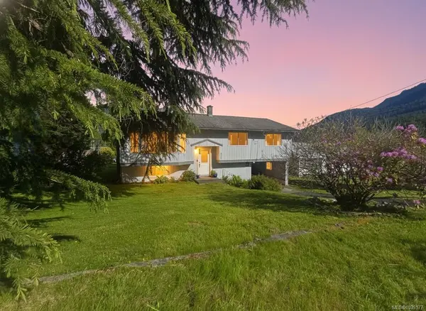 221 Spar St, Sayward BC V0P 1R0 - 3 bed, 2 bath property for sale in Sayward
