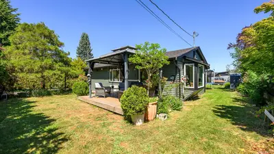 2772 Ulverston Ave, Cumberland BC V0R 1S0
