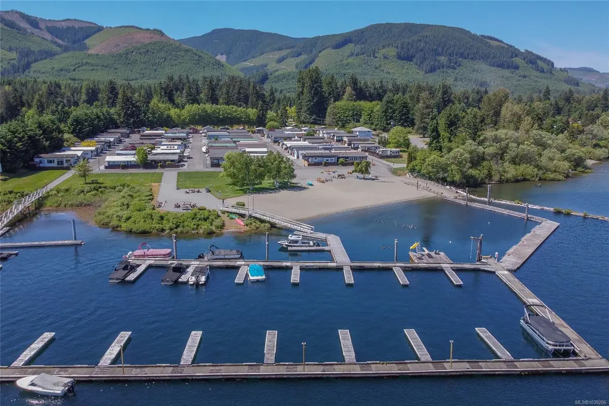 6855 Park Ave #6, Honeymoon Bay BC V0R 1G0