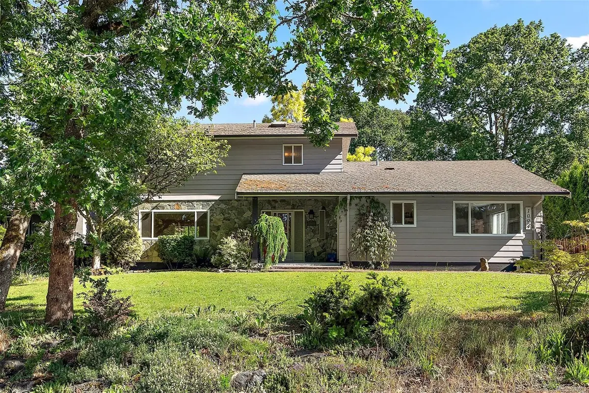 1094 Sluggett Rd, Central Saanich BC V8M 1J1