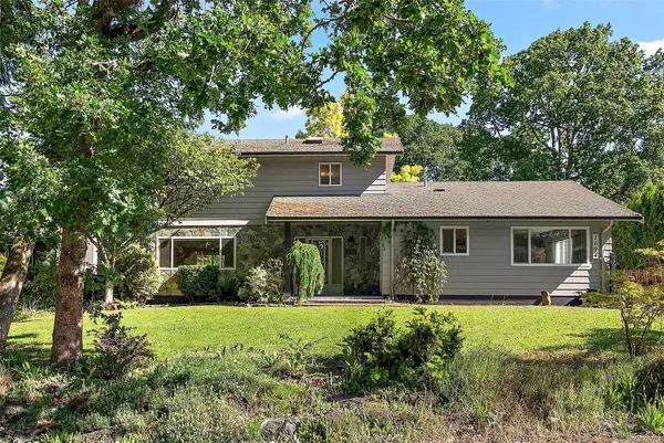 1094 Sluggett Rd, Central Saanich BC V8M 1J1 - 4 bed, 3.0 bath in Central Saanich