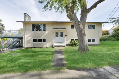 1575 Burton Ave, Victoria BC V8T 2N3