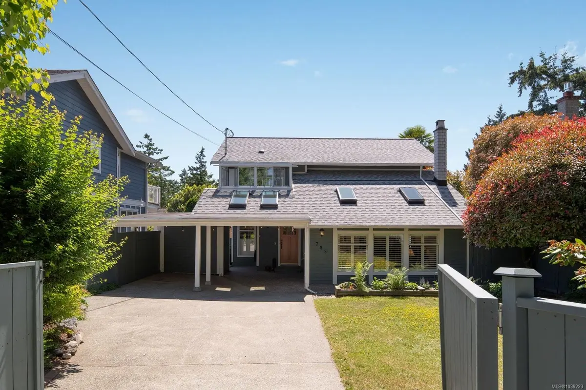 793 Stelly's Cross Rd, Central Saanich BC V8M 1C6