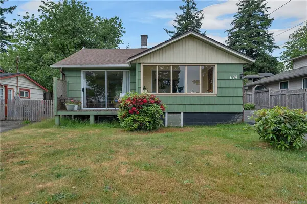 674 Thulin St, Campbell River BC V9W 2L3 - 2 bed, 1 bath property for sale in Campbell River